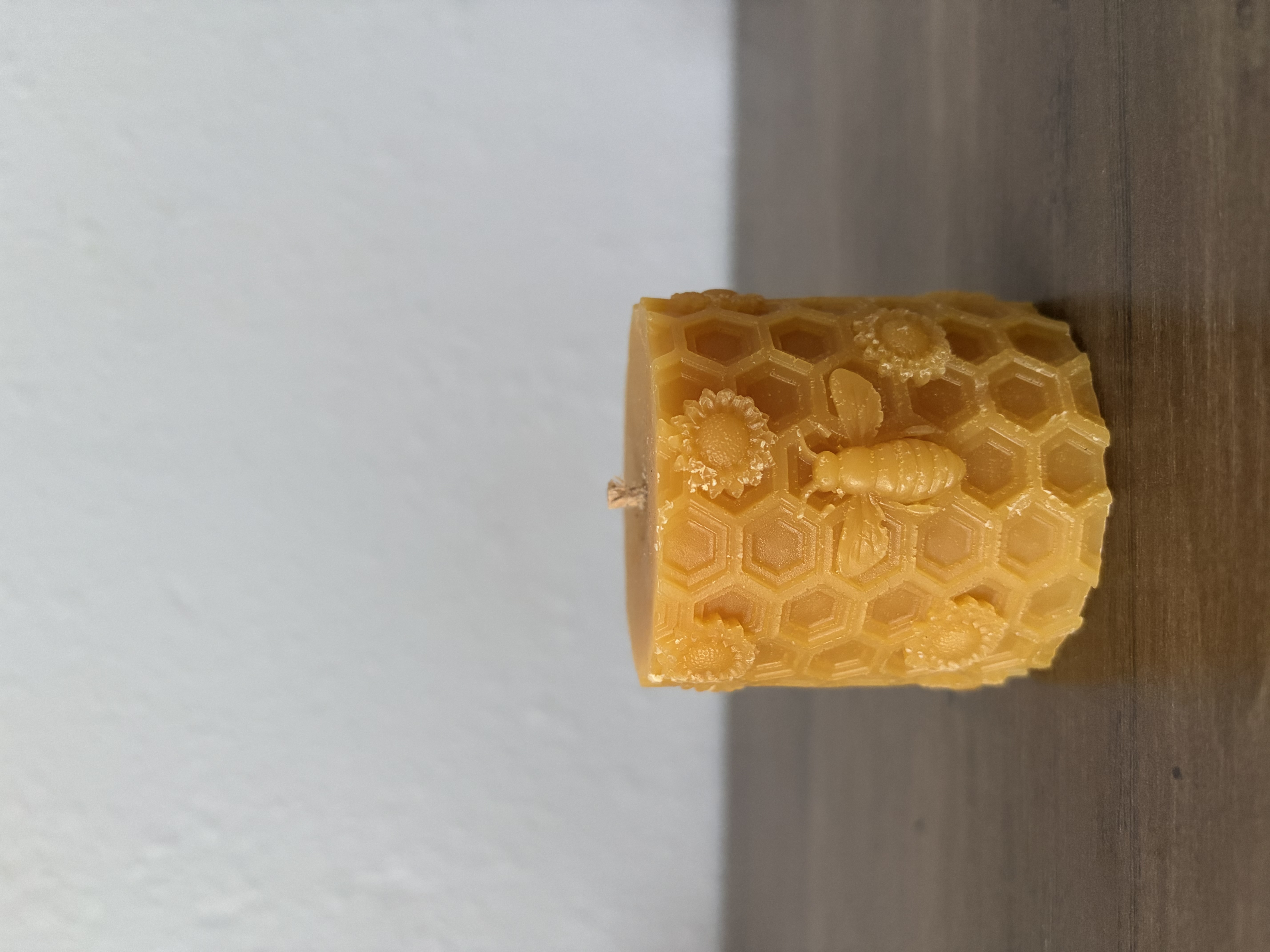 Bee w/Flowers Candle